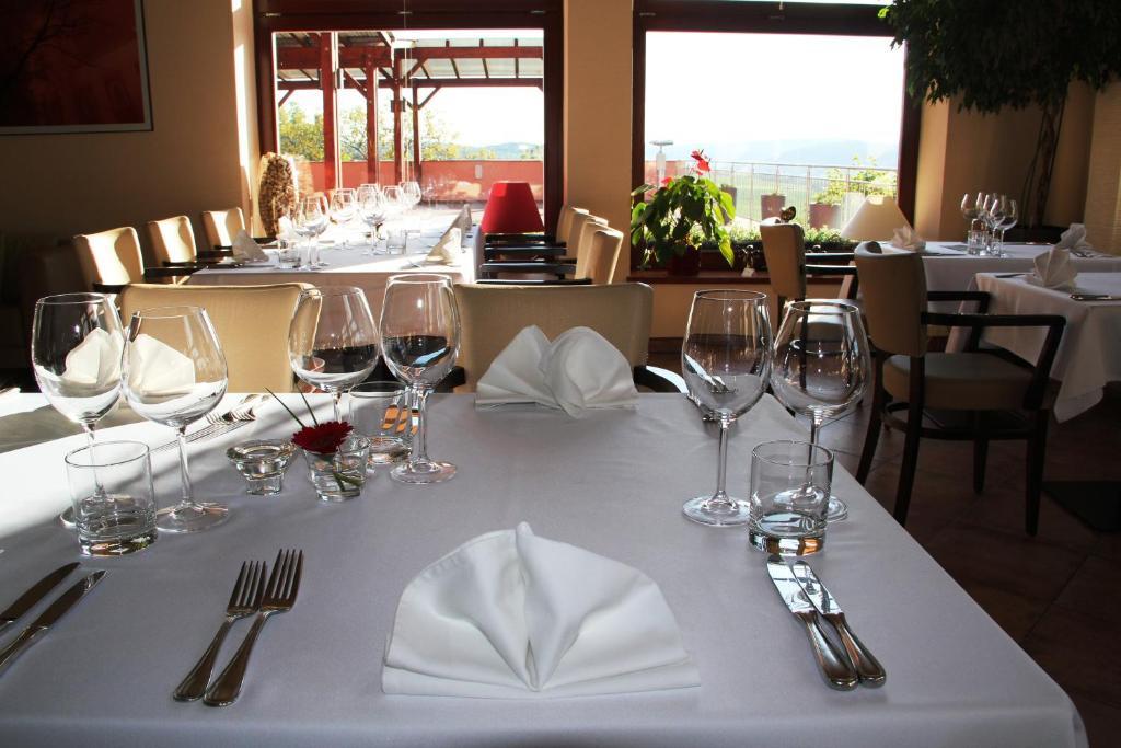 Hotel Cvilin Krnov Exterior photo